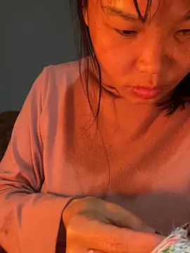 Snapshot of Laura8910 chatting on 12/06/24, 12:55 Laura8910 online show from 12/06/24, 12:55