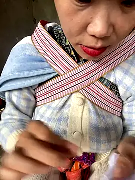 Snapshot of Laura8910 chatting on 11/16/25, 01:54 Laura8910 online show from 11/16/25, 01:54