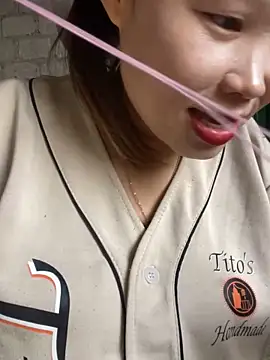 Snapshot of Laura8910 chatting on 03/05/25, 05:50 Laura8910 online show from 03/05/25, 05:50