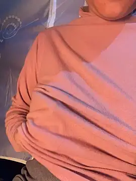 Snapshot of Laura8910 chatting on 12/05/24, 05:32 Laura8910 online show from 12/05/24, 05:32