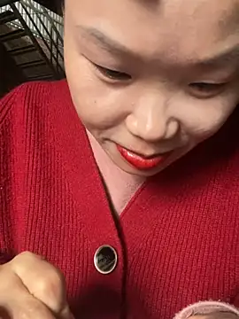 Snapshot of Laura8910 chatting on 02/25/25, 07:09 Laura8910 online show from 02/25/25, 07:09