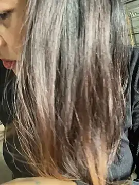 Snapshot of Laura8910 chatting on 03/11/25, 05:13 Laura8910 online show from 03/11/25, 05:13