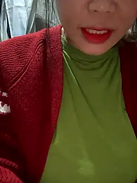 Snapshot of Laura8910 chatting on 12/02/24, 03:10 Laura8910 online show from 12/02/24, 03:10