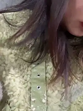 Snapshot of Laura8910 chatting on 03/11/25, 12:44 Laura8910 online show from 03/11/25, 12:44