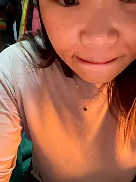 Snapshot of Laura8910 chatting on 12/03/24, 05:37 Laura8910 online show from 12/03/24, 05:37