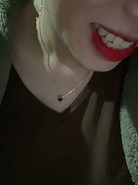 Snapshot of Laura8910 chatting on 03/21/25, 12:50 Laura8910 online show from 03/21/25, 12:50