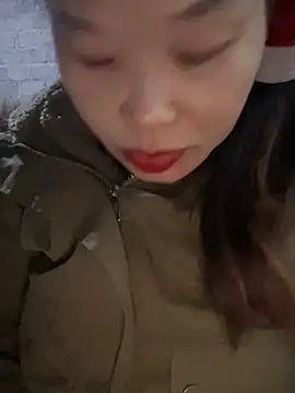 Snapshot of Laura8910 chatting on 03/07/25, 11:07 Laura8910 online show from 03/07/25, 11:07