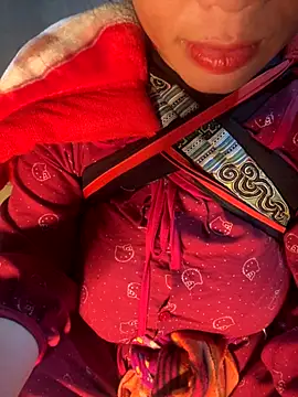 Snapshot of Laura8910 chatting on 11/09/25, 12:31 Laura8910 online show from 11/09/25, 12:31