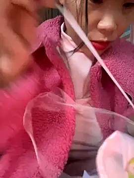 Snapshot of Laura8910 chatting on 10/24/25, 09:41 Laura8910 online show from 10/24/25, 09:41