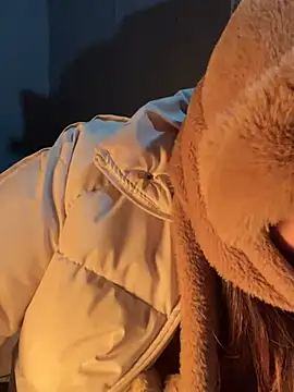 Snapshot of Laura8910 chatting on 01/16/25, 09:59 Laura8910 online show from 01/16/25, 09:59