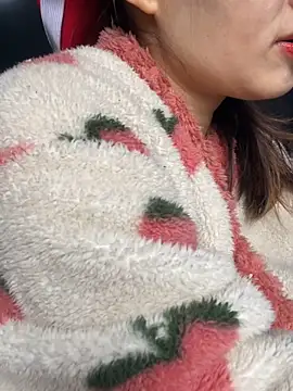 Snapshot of Laura8910 chatting on 03/18/25, 08:06 Laura8910 online show from 03/18/25, 08:06