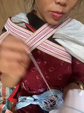 Snapshot of Laura8910 chatting on 10/31/25, 06:10 Laura8910 online show from 10/31/25, 06:10