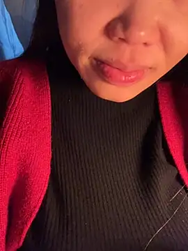 Snapshot of Laura8910 chatting on 01/19/25, 12:06 Laura8910 online show from 01/19/25, 12:06