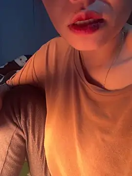 Snapshot of Laura8910 chatting on 01/02/25, 01:19 Laura8910 online show from 01/02/25, 01:19