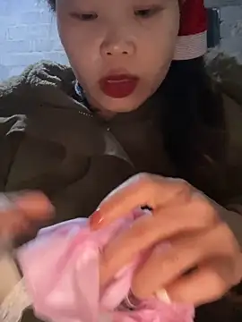 Snapshot of Laura8910 chatting on 03/08/25, 04:01 Laura8910 online show from 03/08/25, 04:01