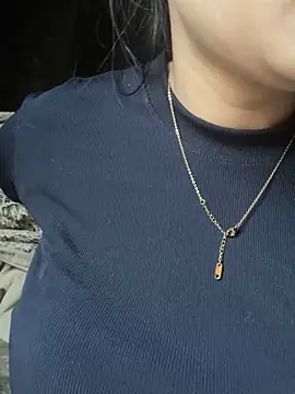 Snapshot of Laura8910 chatting on 03/11/25, 10:40 Laura8910 online show from 03/11/25, 10:40