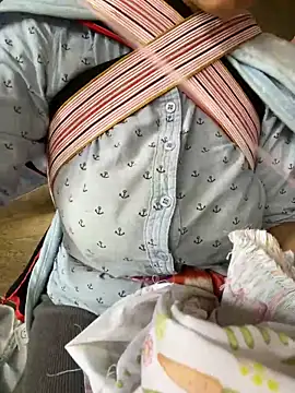 Snapshot of Laura8910 chatting on 10/28/25, 01:50 Laura8910 online show from 10/28/25, 01:50