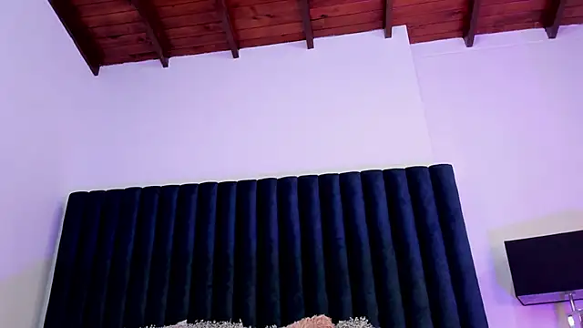 Snapshot of sophiieTaylor1 chatting on 12/22/25, 07:19 sophiieTaylor1 online show from 12/22/25, 07:19