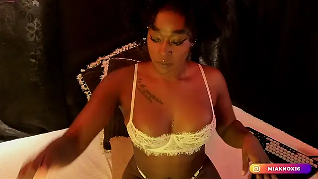 MiaKnox online show from 02/19/26, 12:07