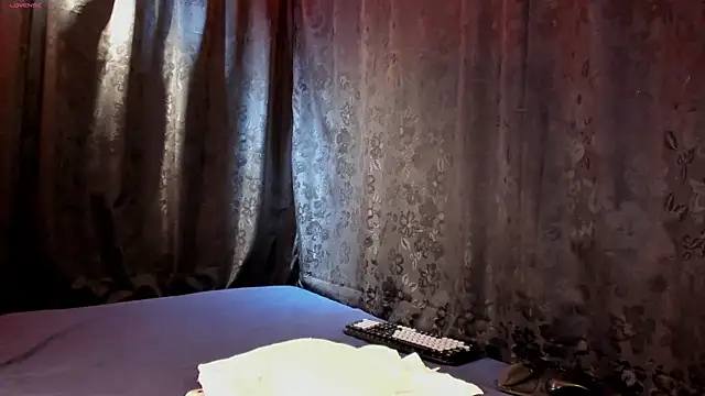 Snapshot of MiaKnox chatting on 05/24/26, 12:10 MiaKnox online show from 05/24/26, 12:10