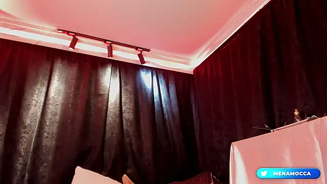 Snapshot of MiaKnox chatting on 04/29/26, 12:04 MiaKnox online show from 04/29/26, 12:04