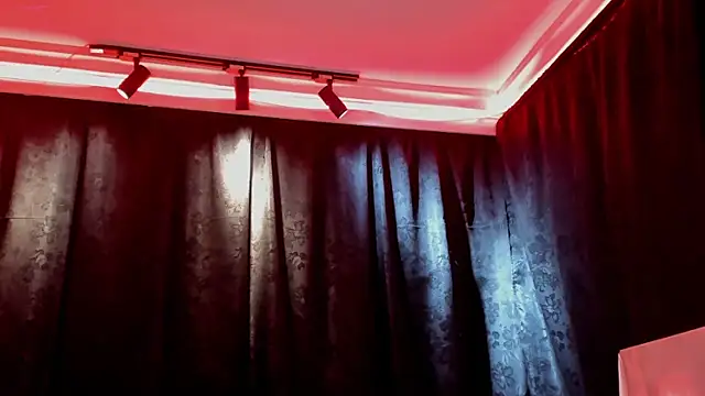 MiaKnox online show from 04/08/26, 12:12