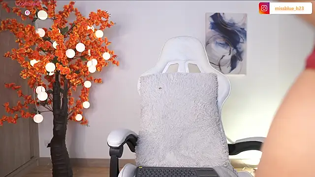 VictoriaHiill online show from 09/17/25, 07:49