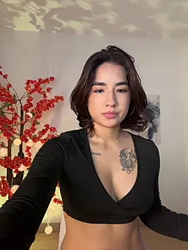 Snapshot of VictoriaHiill chatting on 04/21/26, 06:14 VictoriaHiill online show from 04/21/26, 06:14