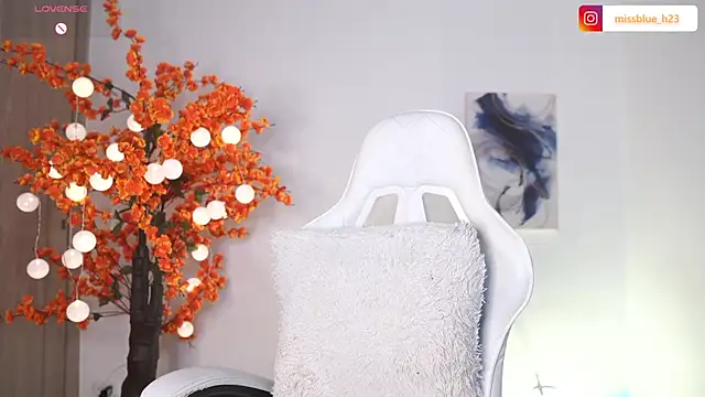 VictoriaHiill online show from 11/19/25, 07:36