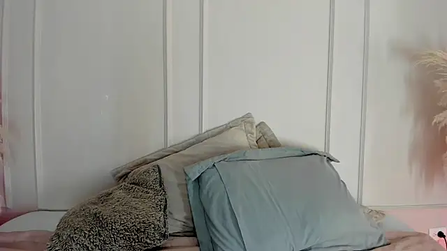 Snapshot of Mariapettit chatting on 07/08/26, 02:57 Mariapettit online show from 07/08/26, 02:57