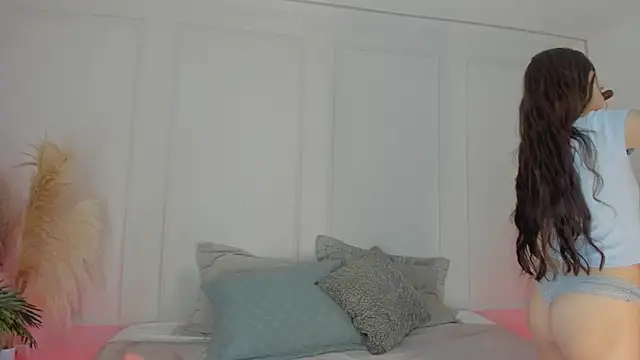 Snapshot of Mariapettit chatting on 06/12/26, 04:43 Mariapettit online show from 06/12/26, 04:43