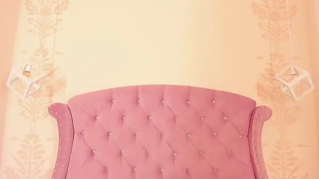 DaphneLloyd online show from 10/17/25, 08:21