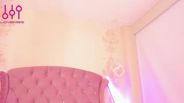 DaphneLloyd online show from 09/19/25, 02:37