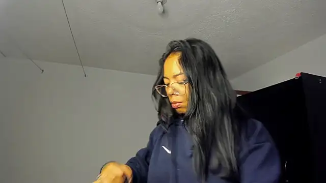 Snapshot of nicole_volkov chatting on 03/18/25, 01:13 nicole volkov online show from 03/18/25, 01:13