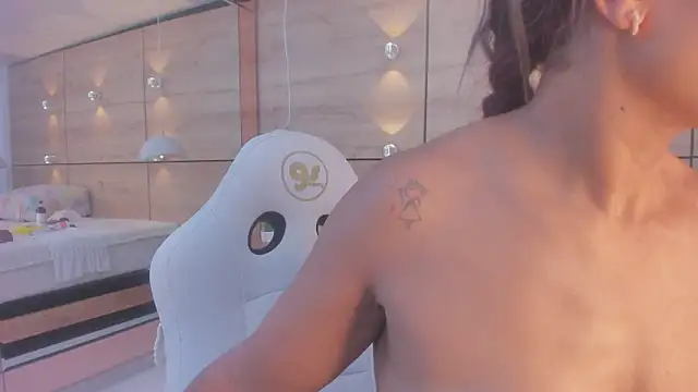 martina touss online show from 12/15/25, 12:33