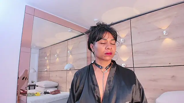 martina touss online show from 10/24/25, 11:42