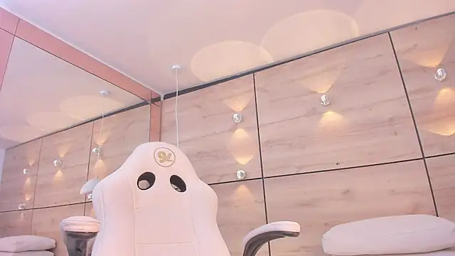 martina touss online show from 10/14/25, 11:55