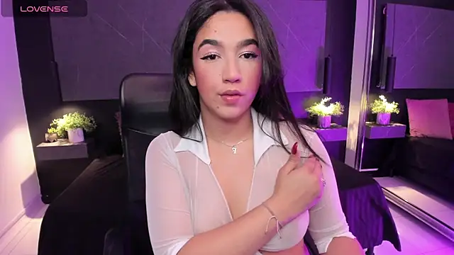 SaraaMills online show from 06/18/26, 03:49