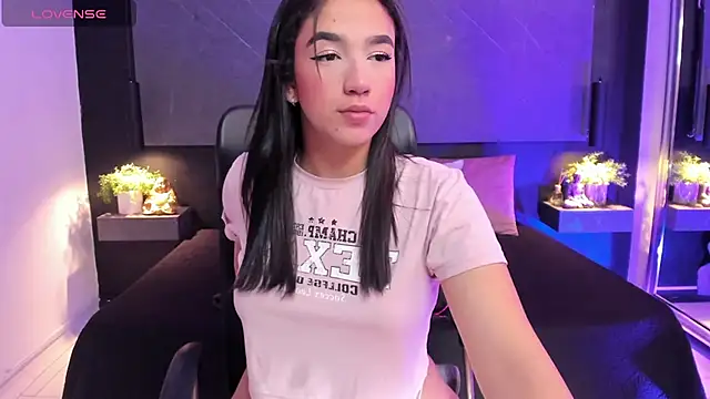 SaraaMills online show from 04/24/26, 03:52