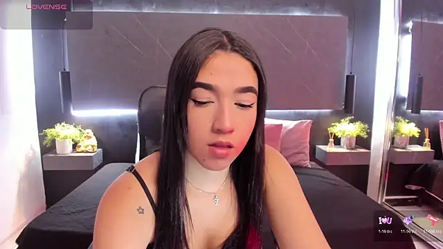 SaraaMills online show from 03/31/26, 04:03