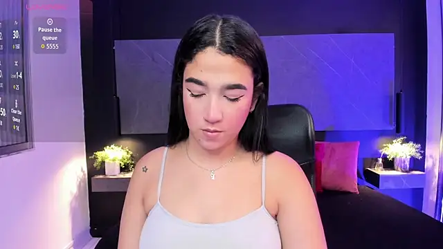 SaraaMills online show from 05/20/26, 03:36