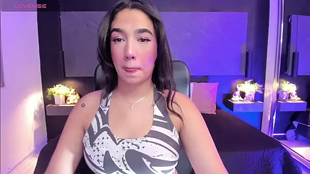 SaraaMills online show from 04/14/26, 03:22