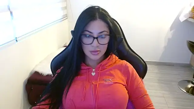 Charlotte cute18 online show from 04/12/26, 11:08