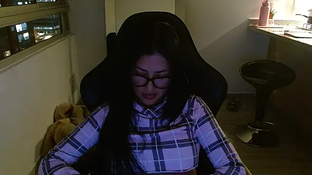 Charlotte cute18 online show from 12/05/25, 01:16