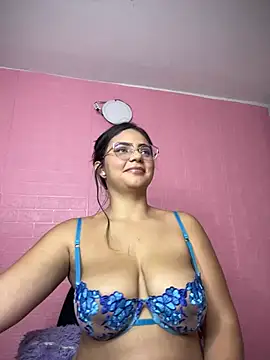 Snapshot of karol_9 chatting on 03/23/25, 03:10 karol 9 online show from 03/23/25, 03:10