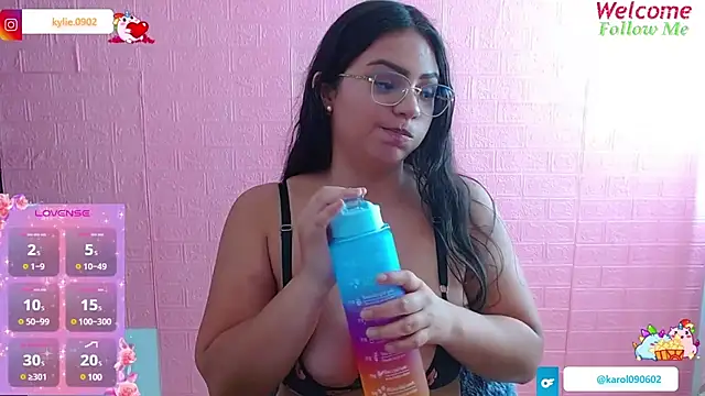 Snapshot of karol_9 chatting on 03/05/25, 10:54 karol 9 online show from 03/05/25, 10:54