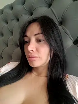 Snapshot of _monicab chatting on 12/21/25, 01:13 monicab online show from 12/21/25, 01:13