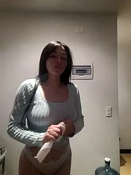 Snapshot of _monicab chatting on 12/23/25, 12:33 monicab online show from 12/23/25, 12:33