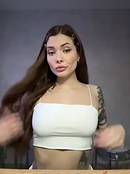 Snapshot of Accole chatting on 02/20/25, 05:23 Accole online show from 02/20/25, 05:23