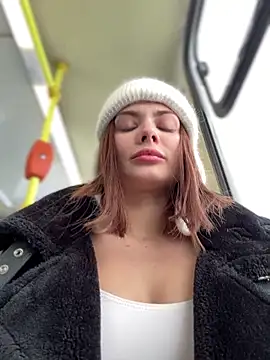 Snapshot of Accole chatting on 02/05/25, 12:06 Accole online show from 02/05/25, 12:06